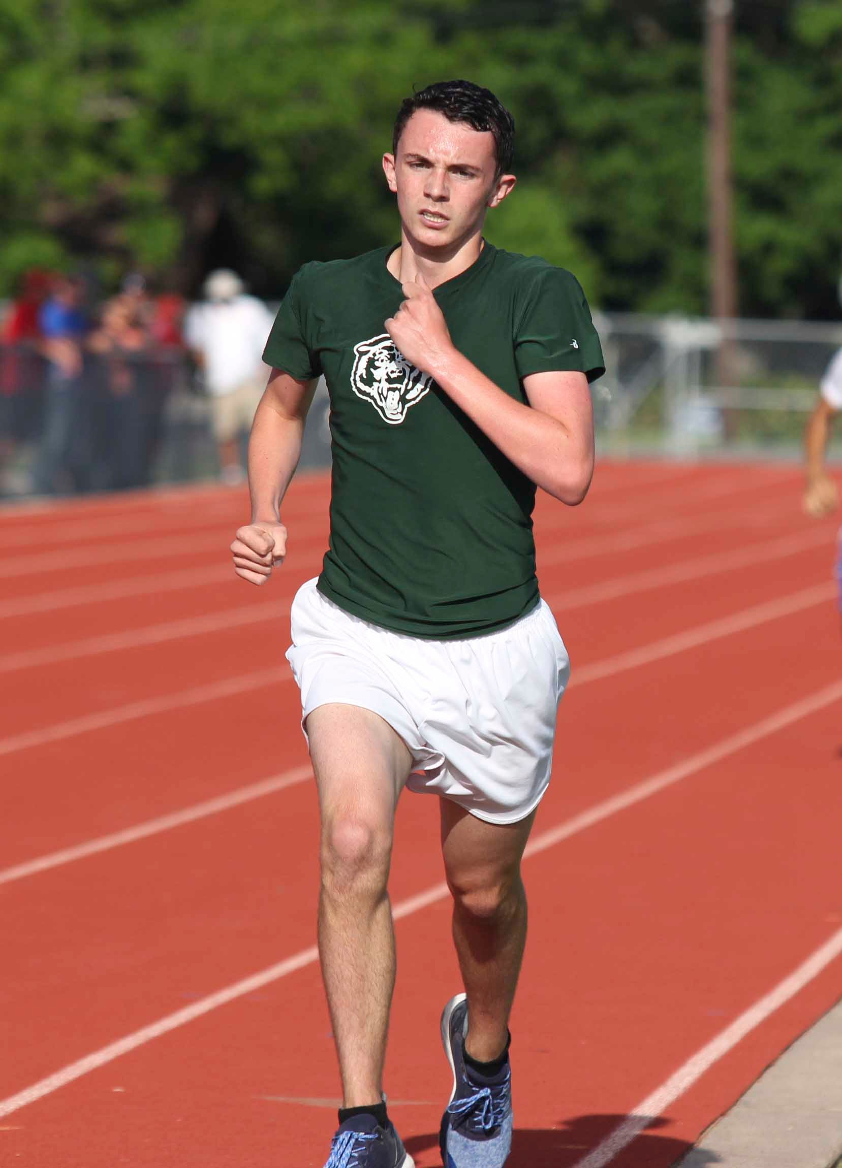 LC-M's Peveto wins 1,600 at regionals, will double-dip at State ...
