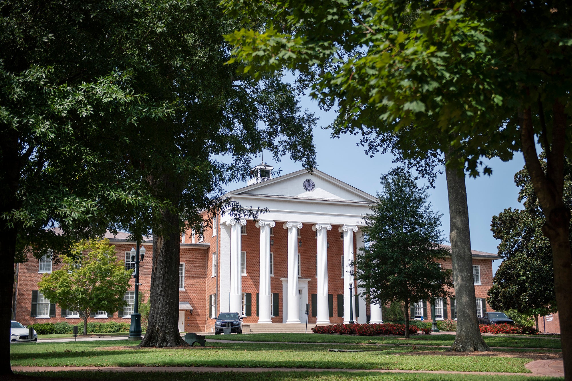 Two from Orange named in University of Mississippi Spring 2021 Chancellor's Honor Roll Orange